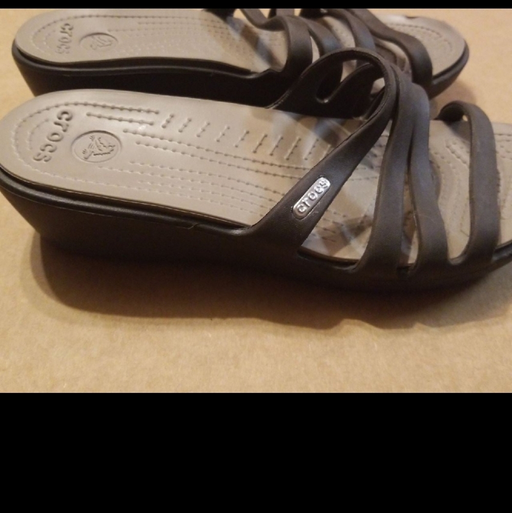 Crocs size 7 women - Picture 2 of 7
